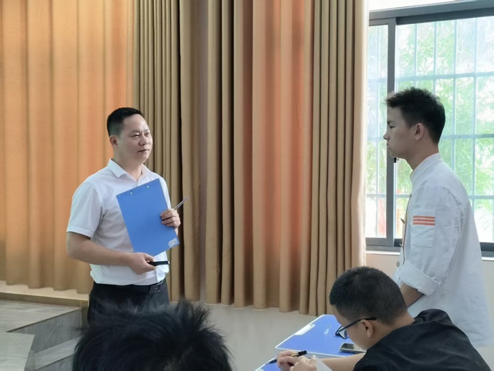 费大厨大咖进校园,为湖南东方高级技工学校学子授业解惑