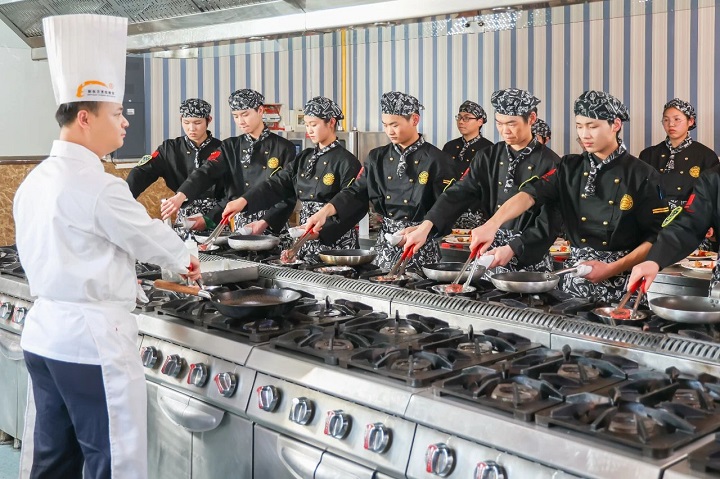 学厨师去厨师学校
