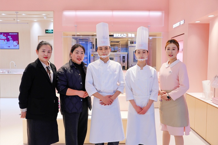 长沙新东方烹饪学校回访好利来优秀就业学子