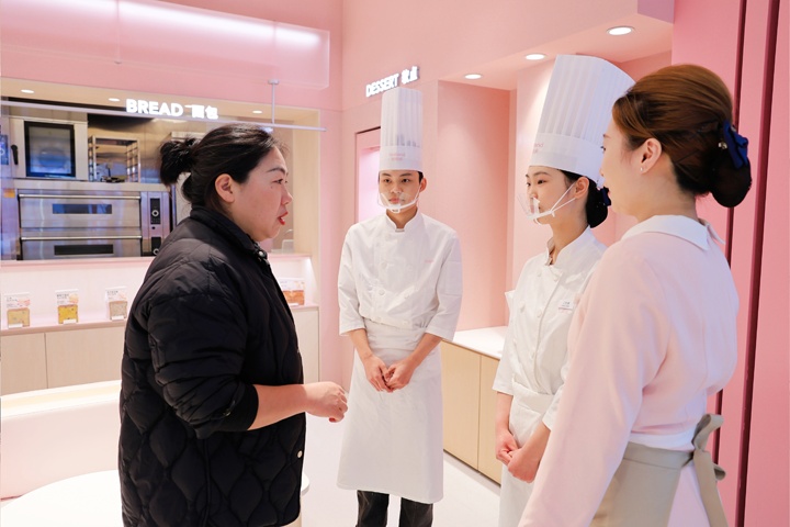 长沙新东方烹饪学校回访好利来优秀就业学子