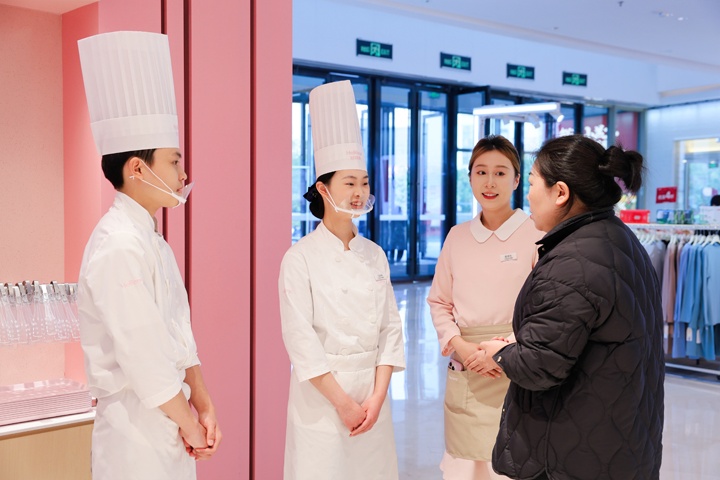 长沙新东方烹饪学校回访好利来优秀就业学子