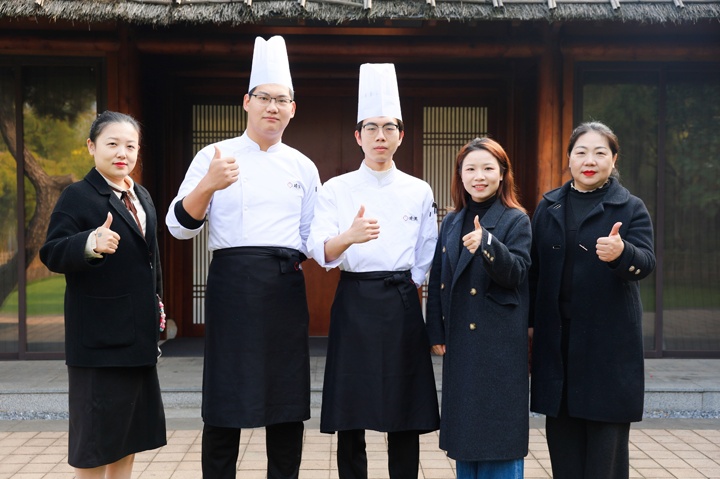 长沙新东方烹饪学校实地回访晴溪庄园就业学子
