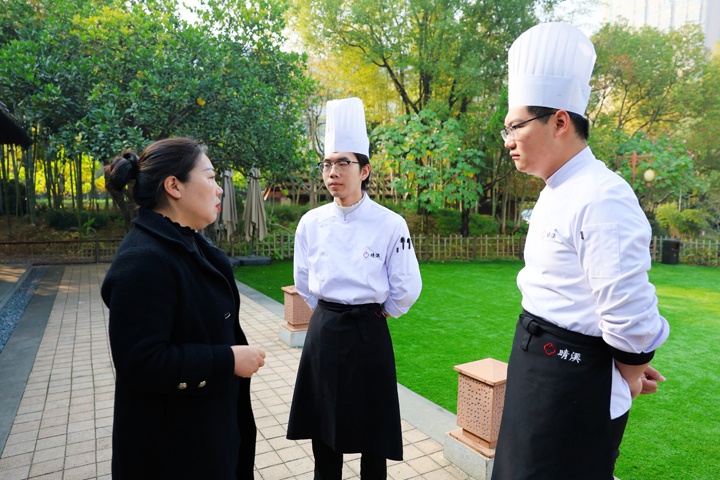 长沙新东方烹饪学校实地回访晴溪庄园就业学子
