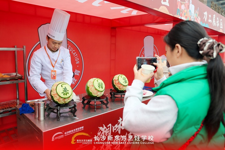 ��ɳ�¶������ѧУɱ����񻶽�Բ����Ļ