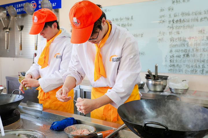 ��ɳ�¶�����ʦ��ѵѧ�Ѷ���