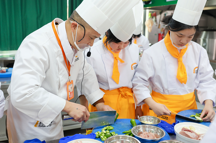 ��ɳ�¶���