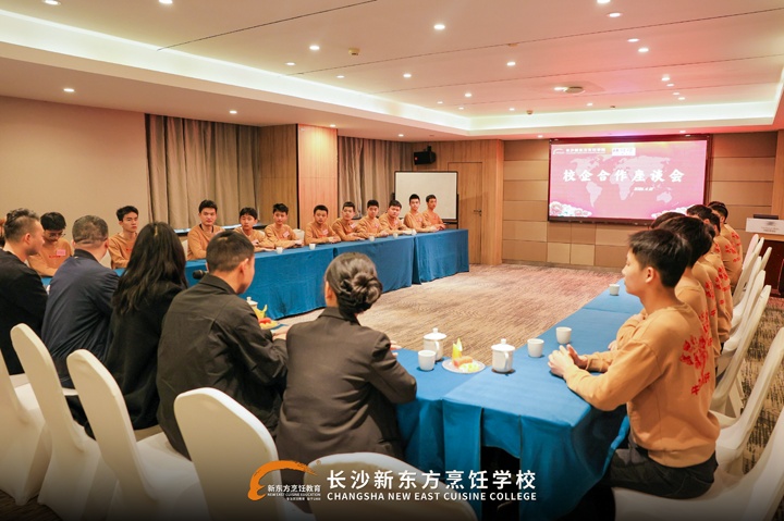 ��ɳ�¶������ѧУ�����ɿɲ����ں϶����༯ѵ���ؿ�չ�طû