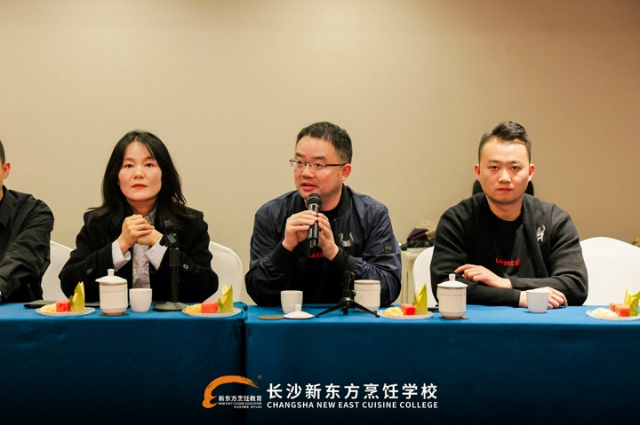 ��ɳ�¶������ѧУ�����ɿɲ����ں϶����༯ѵ���ؿ�չ�طû