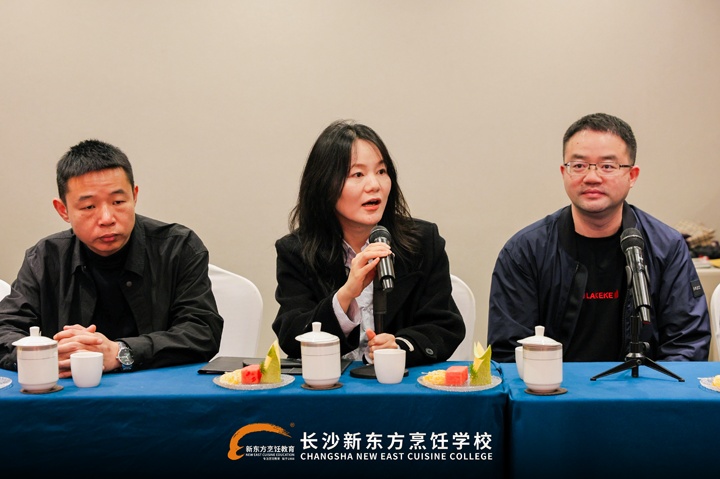 ��ɳ�¶������ѧУ�����ɿɲ����ں϶����༯ѵ���ؿ�չ�طû