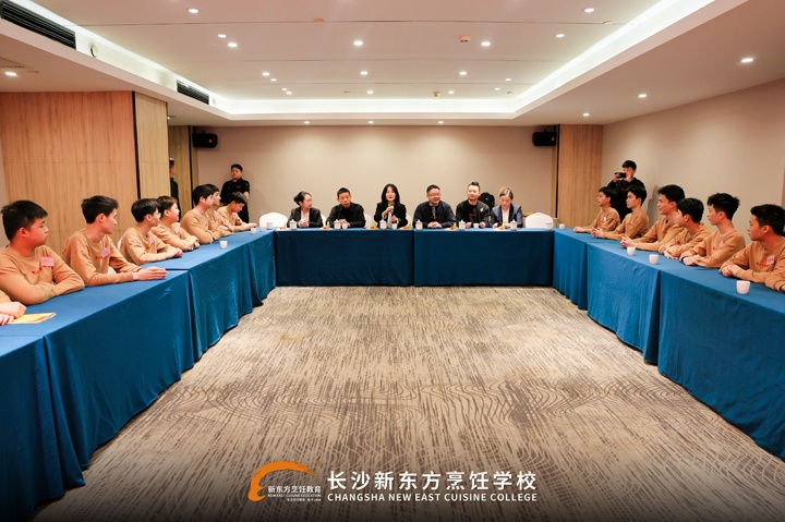 ��ɳ�¶������ѧУ�����ɿɲ����ں϶����༯ѵ���ؿ�չ�طû