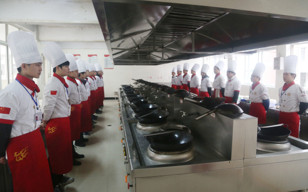 学厨师,长沙新东方烹饪学院的十大优势