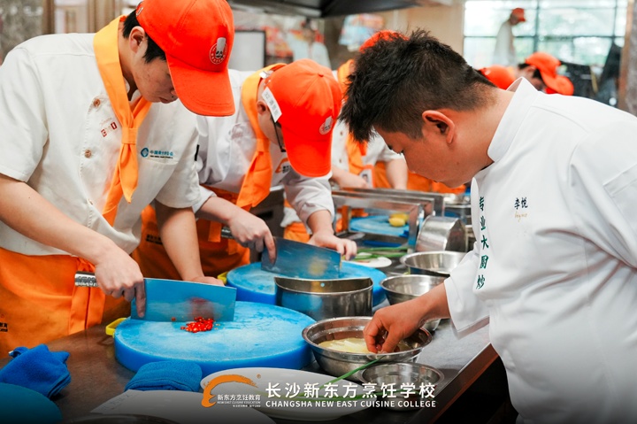 费大厨产教融合订单班专场招聘会在我校圆满举行