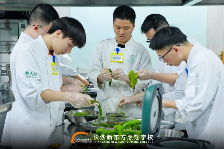 湖南东方高技费大厨产教融合第五期星火计划班圆满结业