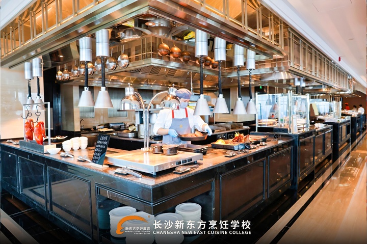 长沙新东方烹饪学校学子走进W酒店、瑞吉酒店参观研学