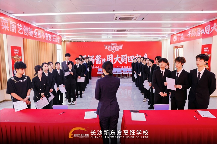 好利来人才预定复试专场在我校圆满举行