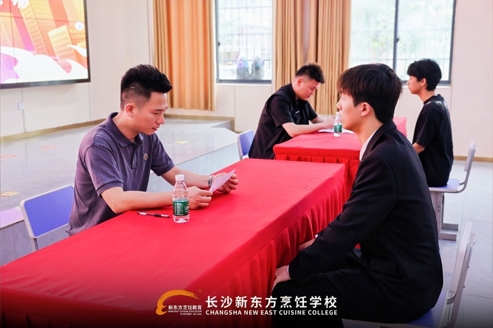 好利来人才预定复试专场在我校圆满举行