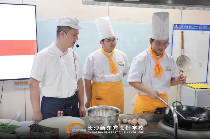 大碗先生区域总厨刘玲来校授课