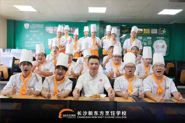 大碗先生区域总厨刘玲来校授课