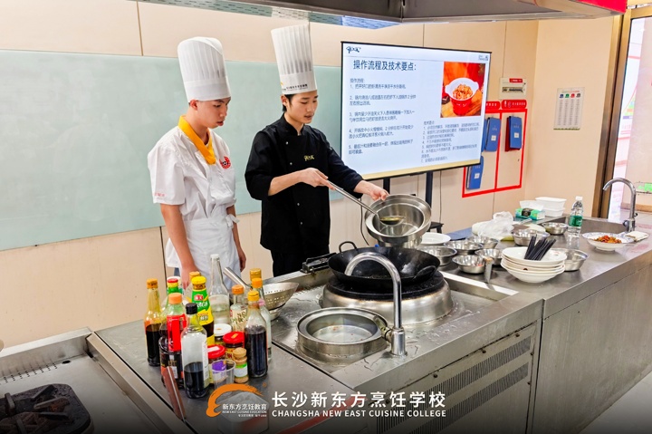 长沙新东方杰出学子 唐佳乐返校交流会圆满举行