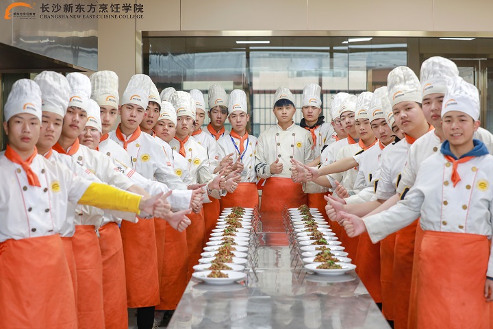 转学换赛道学烹饪是靠谱出路吗